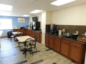 Days Inn by Wyndham West Branch Iowa City Area