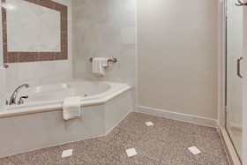 Drury Inn & Suites West Des Moines