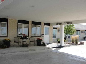 Super 8 by Wyndham Williams