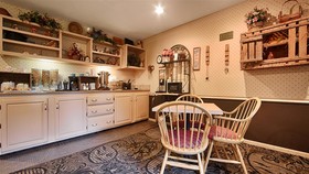 Super 8 by Wyndham Williams