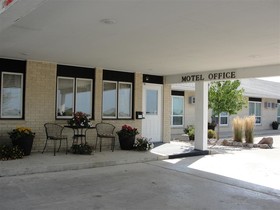 Super 8 by Wyndham Williams