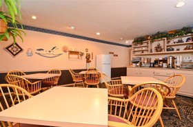 Super 8 by Wyndham Williams