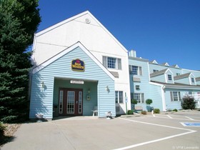 Days Inn & Suites by Wyndham Williamsburg IA North