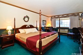 Days Inn & Suites by Wyndham Williamsburg IA North