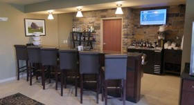 Cobblestone Inn and Suites  Winterset