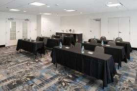 Holiday Inn Express & Suites East Wichita I-35 Andover