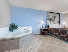 Super 8 by Wyndham Beloit KS
