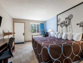 Super 8 by Wyndham Beloit KS