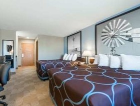 Super 8 by Wyndham Beloit KS
