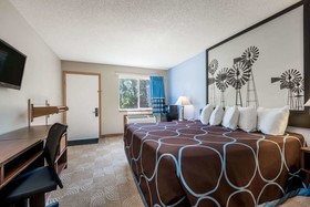 Super 8 by Wyndham Beloit KS