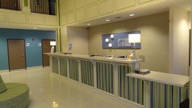 Holiday Inn Express Kansas City - Bonner Springs