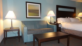 Holiday Inn Express Kansas City - Bonner Springs