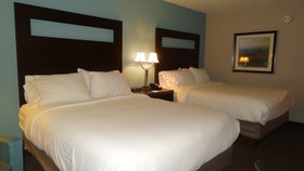 Holiday Inn Express Kansas City - Bonner Springs