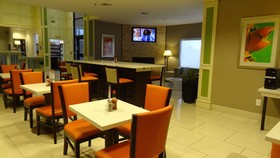 Holiday Inn Express Kansas City - Bonner Springs