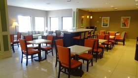 Holiday Inn Express Kansas City - Bonner Springs