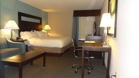 Holiday Inn Express Kansas City - Bonner Springs