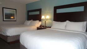 Holiday Inn Express Kansas City - Bonner Springs