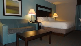 Holiday Inn Express Kansas City - Bonner Springs