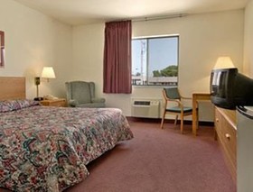 Super 8 by Wyndham Chanute
