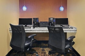 Holiday Inn Express Hotel & Suites Colby