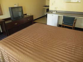 Silver Spur Vintage Inn & Suites