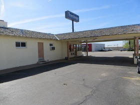 Silver Spur Vintage Inn & Suites