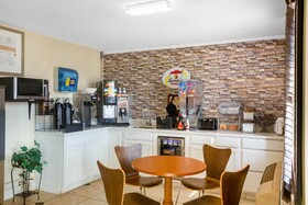 Super 8 by Wyndham El Dorado