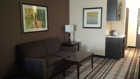 Holiday Inn Express & Suites Emporia Northwest