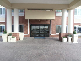 Holiday Inn Express & Suites Emporia Northwest