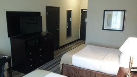 Holiday Inn Express & Suites Emporia Northwest