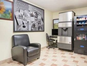 Super 8 by Wyndham Emporia