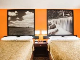 Super 8 by Wyndham Emporia