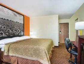 Super 8 by Wyndham Emporia