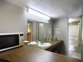 OYO Hotel Hutchinson KS West 4th Ave
