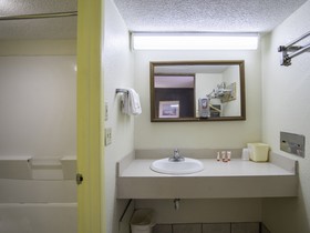 OYO Hotel Hutchinson KS West 4th Ave