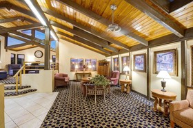 Super 8 by Wyndham Hutchinson