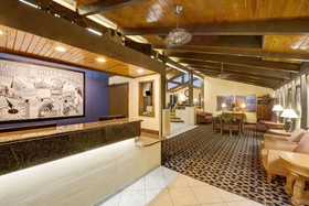 Super 8 by Wyndham Hutchinson