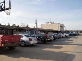 Trails West Motel