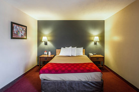 Econo Lodge Junction City I-70 Near Fort Riley