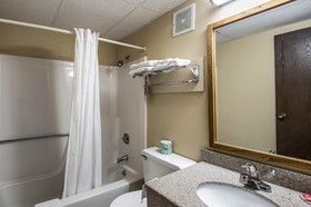 Econo Lodge Junction City I-70 Near Fort Riley