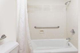 Deluxe Inn & Suites