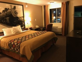 Deluxe Inn & Suites