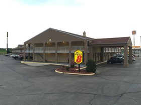 Deluxe Inn & Suites
