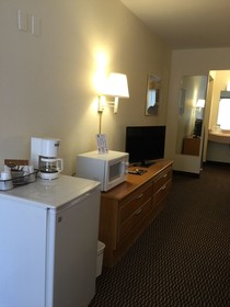 Deluxe Inn & Suites