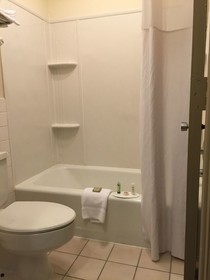 Deluxe Inn & Suites