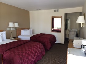 Deluxe Inn & Suites