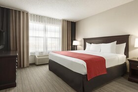 Country Inn & Suites by Radisson, Kansas City at Village West, KS