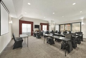 Country Inn & Suites by Radisson, Kansas City at Village West, KS