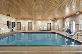 Country Inn & Suites by Radisson, Kansas City at Village West, KS