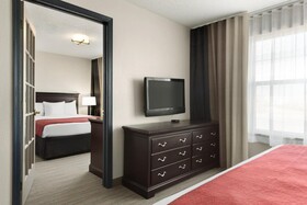 Country Inn & Suites by Radisson, Kansas City at Village West, KS